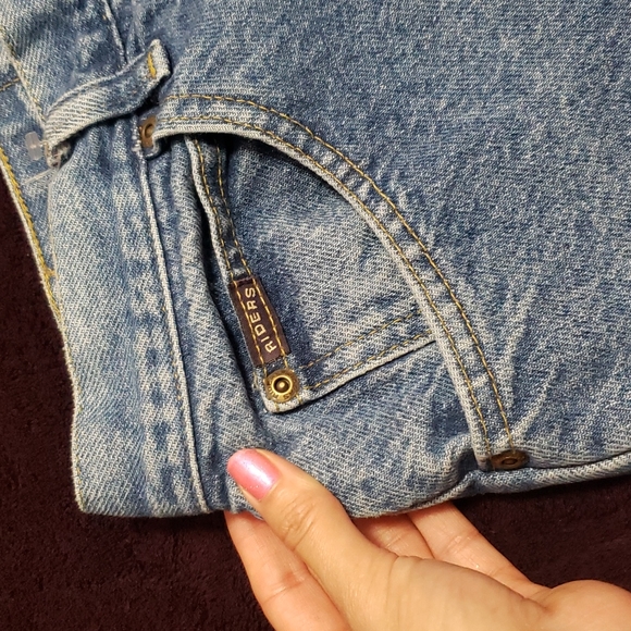 Vintage Plus Size Lee Riders Cut-Off Distressed Raw Hem Denim "Mom" Jean Shorts - Picture 5 of 10